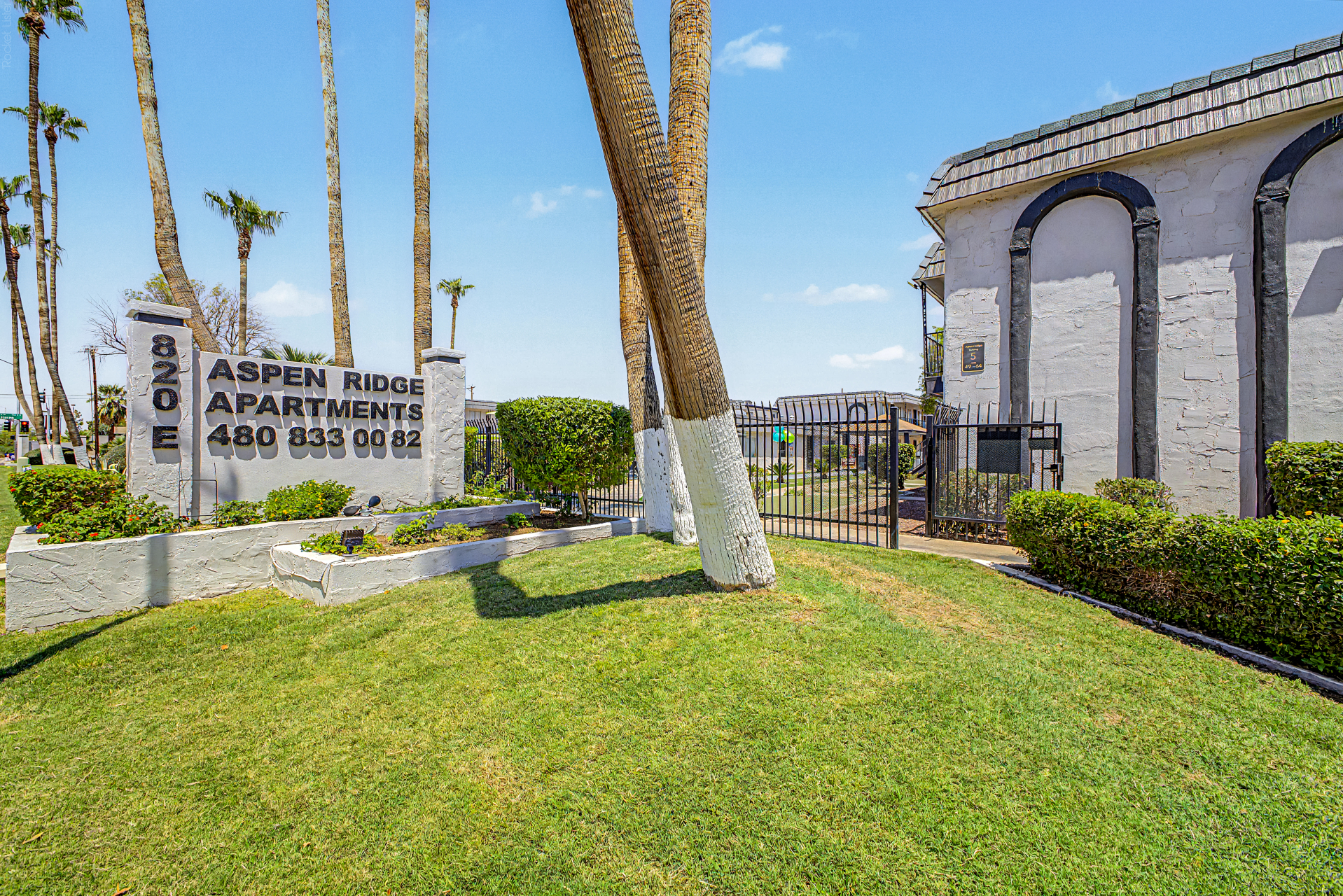 Aspen Ridge Apartments grounds